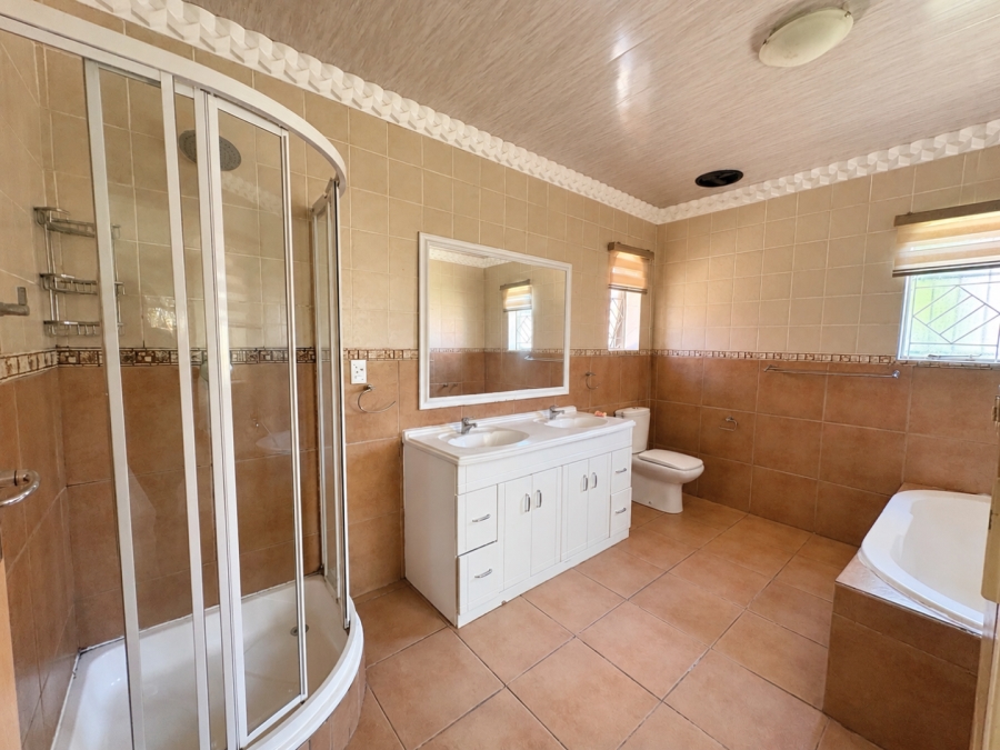 4 Bedroom Property for Sale in Flamwood North West